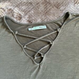 Maurice’s - olive green tee with V neck and criss cross detailing. SZ XL